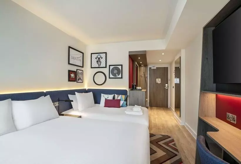 בית מלון כפרי Hampton By Hilton London City