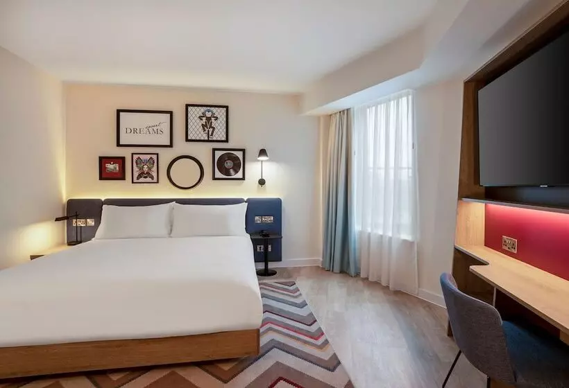 בית מלון כפרי Hampton By Hilton London City