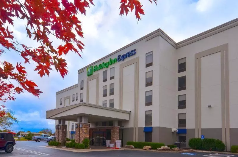 Отель Holiday Inn Express & Suites Fayetteville University Of Arkansas Area, An Ihg
