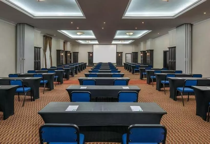 Отель Holiday Inn Johannesburg Sunnyside Park, An Ihg