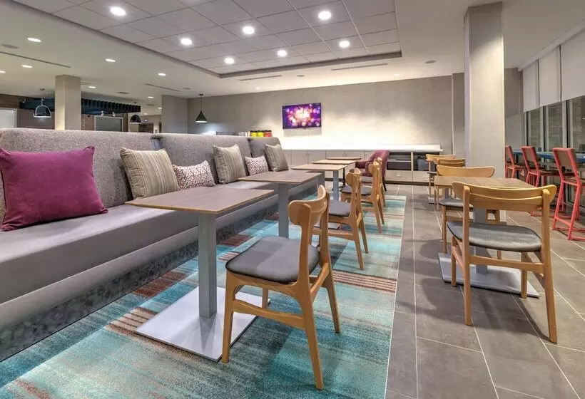 ホテル Home2 Suites By Hilton Tulsa Airport