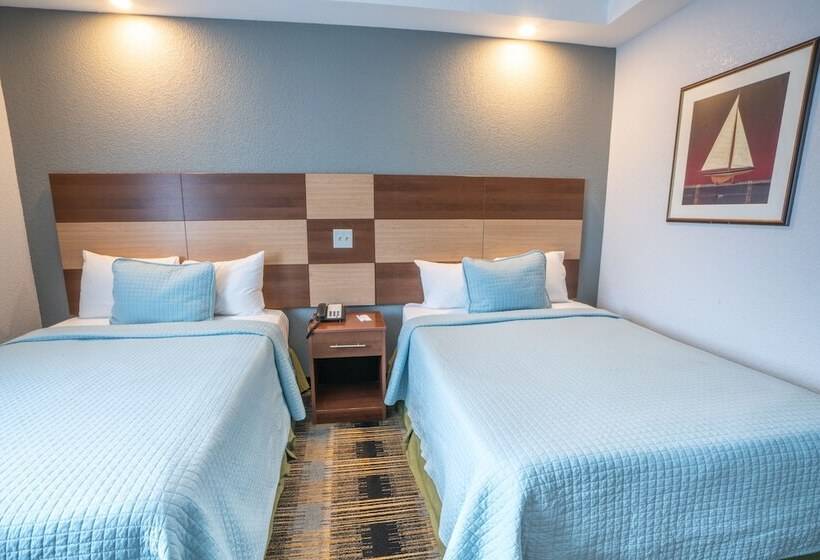 هتل Hyannis Plaza