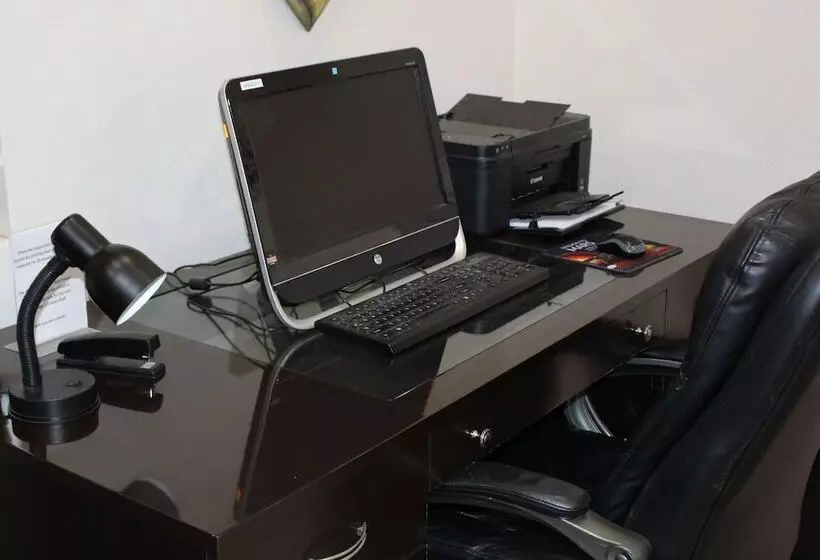 酒店 O'cairns Inn And Suites