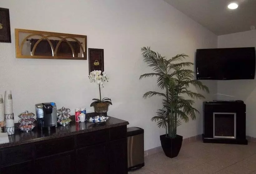 酒店 O'cairns Inn And Suites