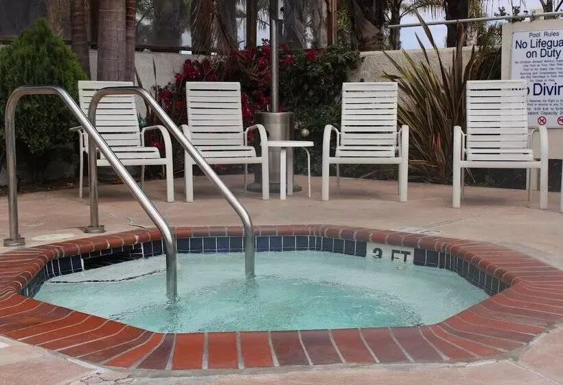 酒店 O'cairns Inn And Suites