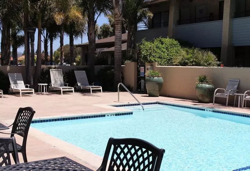 酒店 O'cairns Inn And Suites