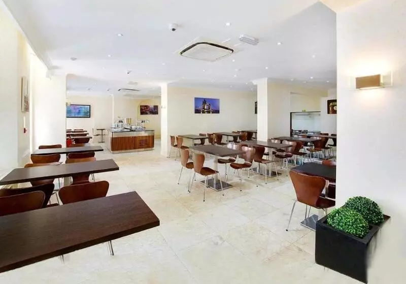 ホテル Queens Park