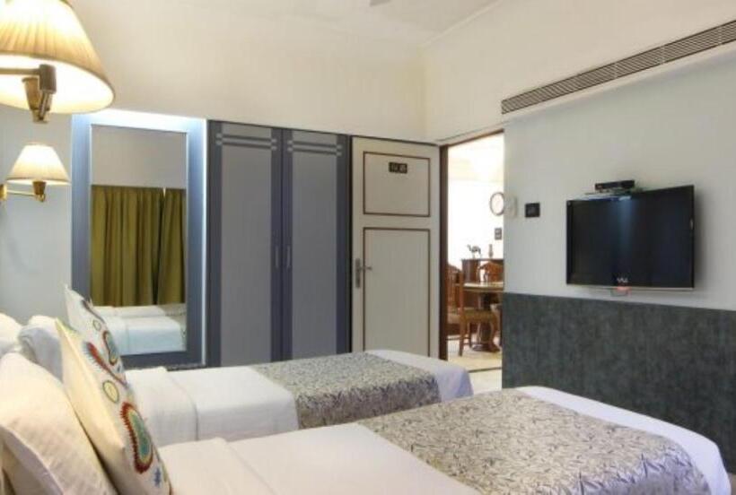 Отель Regenta Place The Emerald