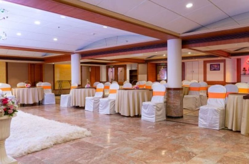 Отель Regenta Place The Emerald