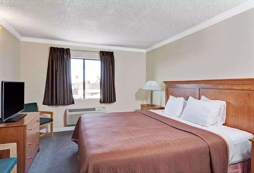 هتل Travelodge By Wyndham Pasadena Central