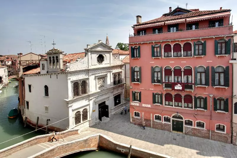 Palazzo Schiavoni Residenza D Epoca & Suite Apartments