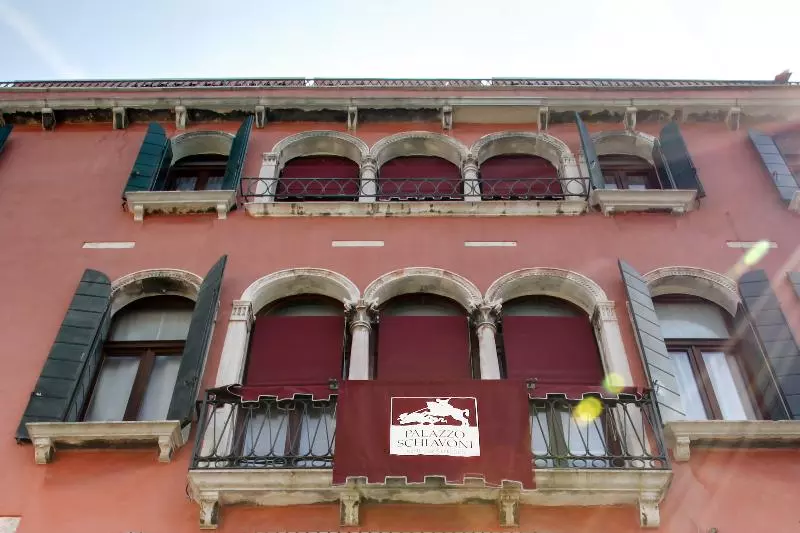 Palazzo Schiavoni Residenza D Epoca & Suite Apartments