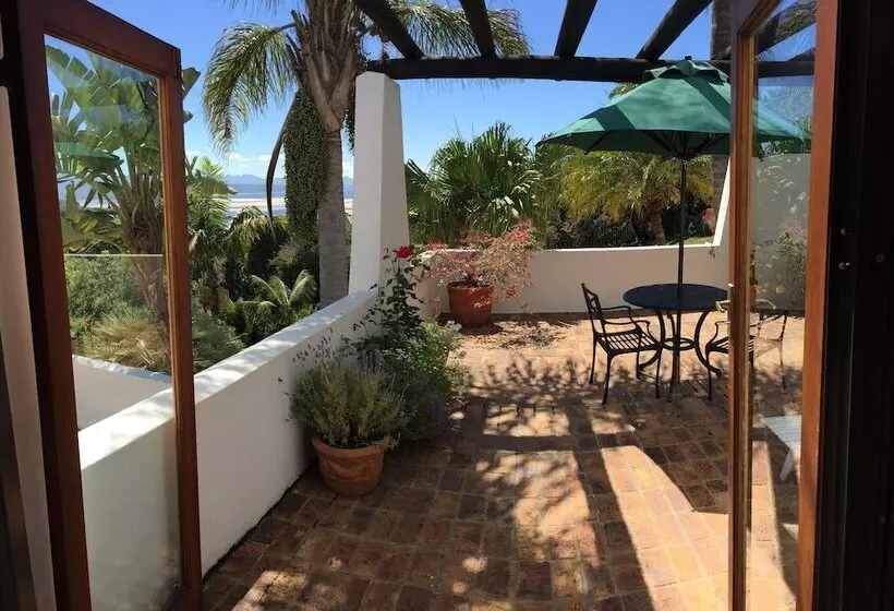 בית מלון כפרי Room With A View