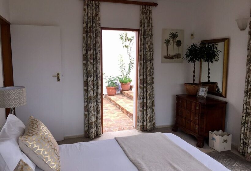 בית מלון כפרי Room With A View