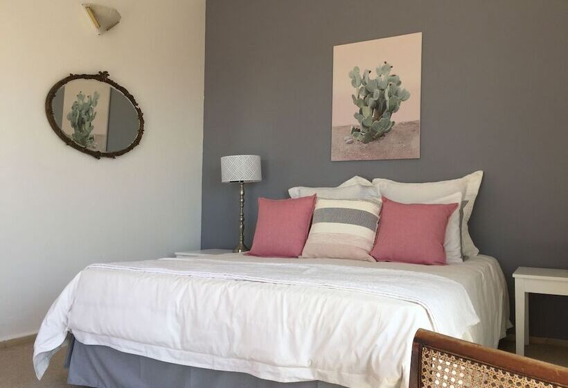 בית מלון כפרי Room With A View