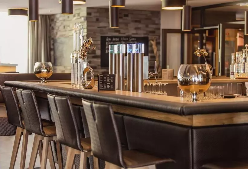 Отель Vier Jahreszeiten