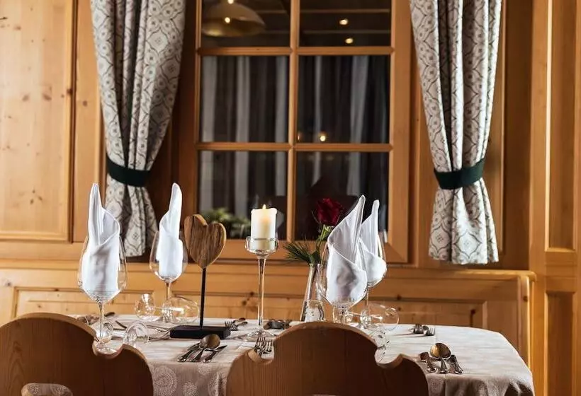 Отель Vier Jahreszeiten