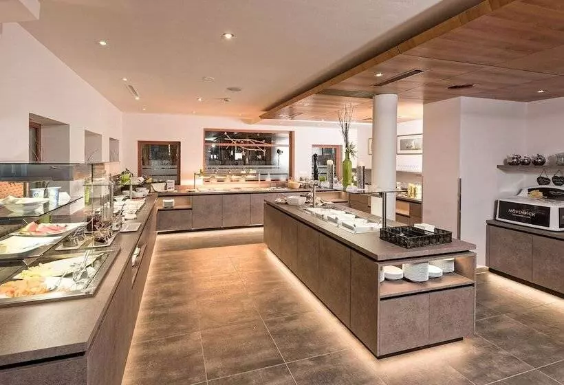 Отель Vier Jahreszeiten