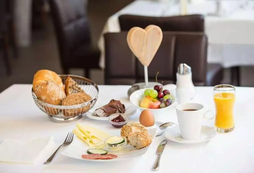 Отель Vier Jahreszeiten