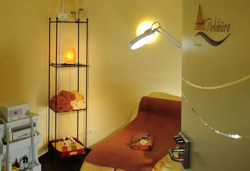 Отель Vier Jahreszeiten