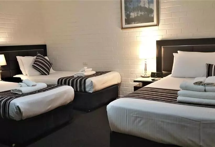 Hibiscus Lakeside Motel