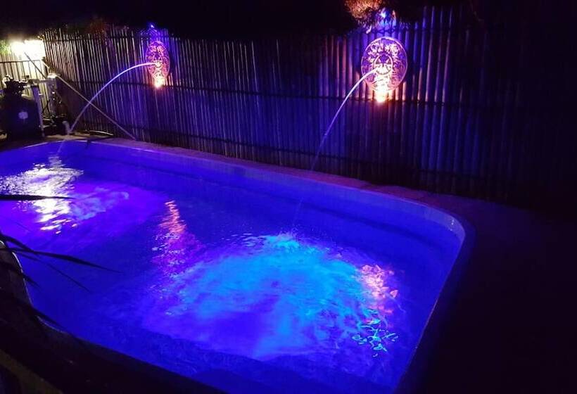 בית מלון כפרי Admiral Nelson Motor Inn