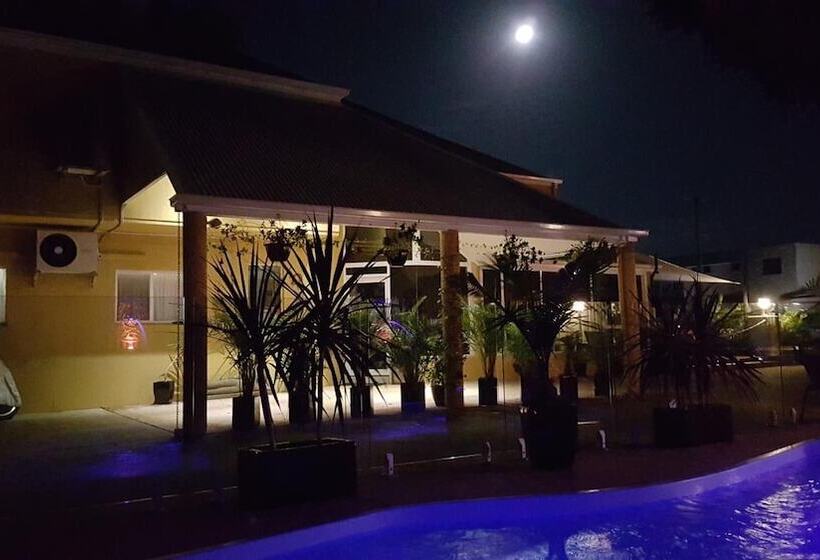 בית מלון כפרי Admiral Nelson Motor Inn