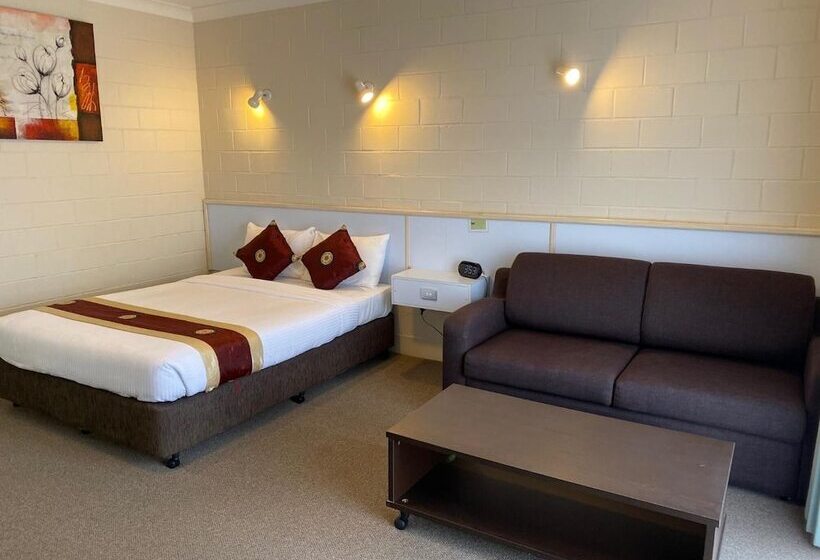 בית מלון כפרי Admiral Nelson Motor Inn