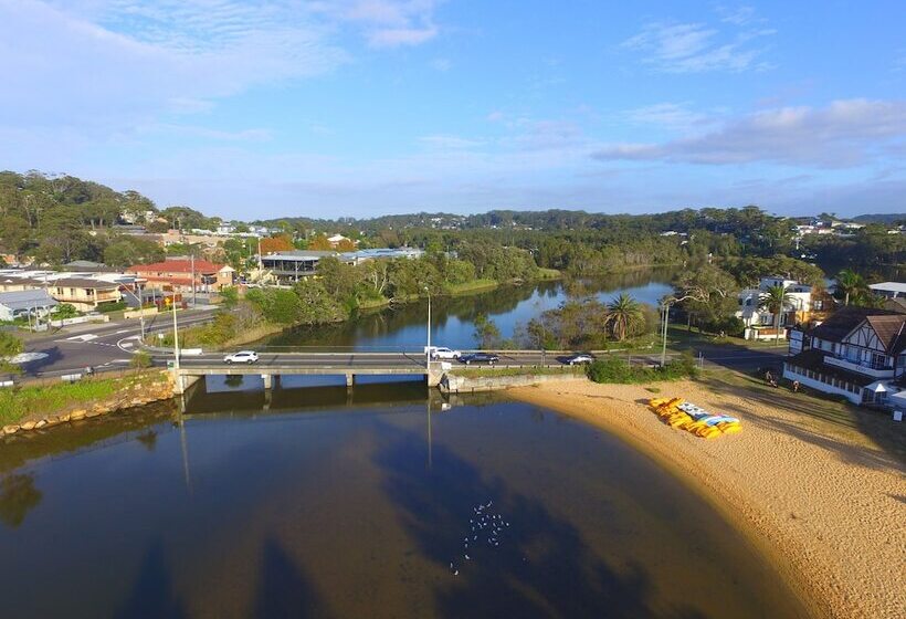 Отель The Clan Terrigal