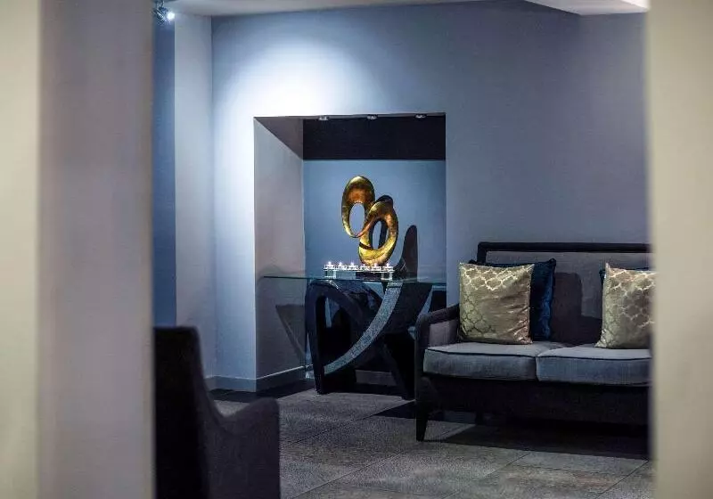 Barons Court Hotel Walsall