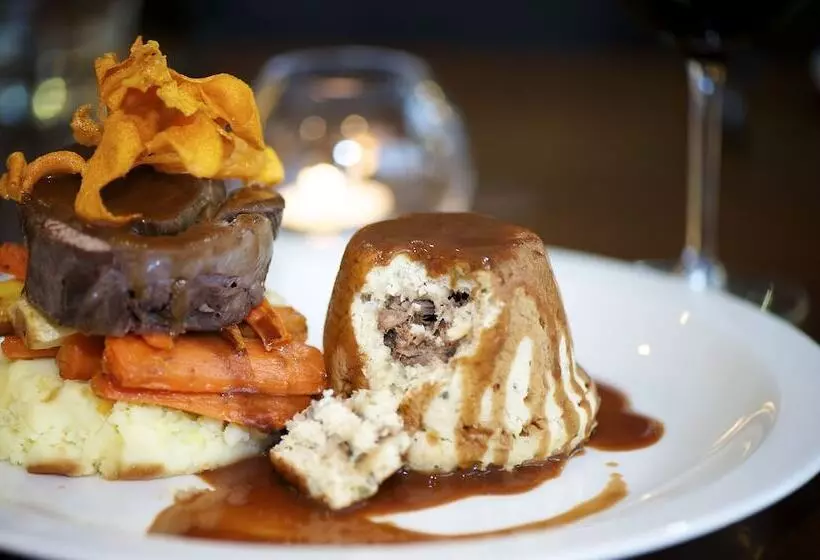 Отель Nevis Bank Inn