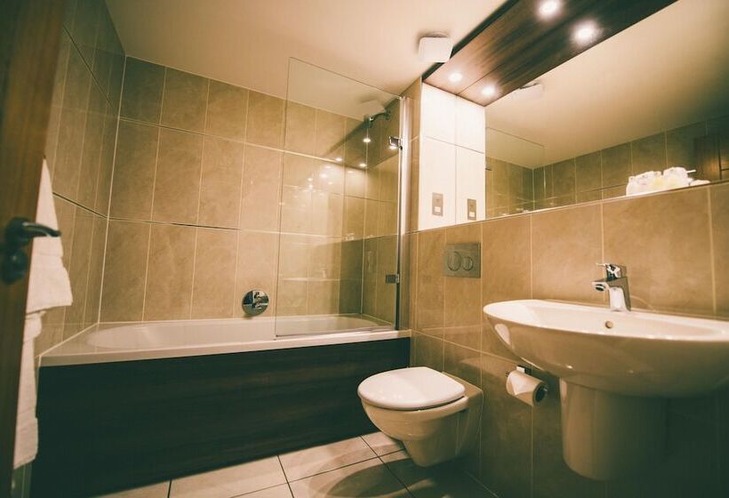 בית מלון כפרי Nevis Bank Inn