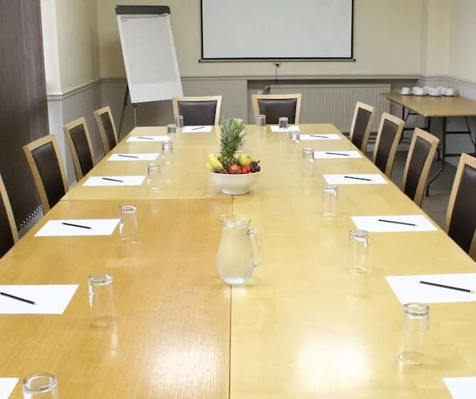 Отель Exeter Court