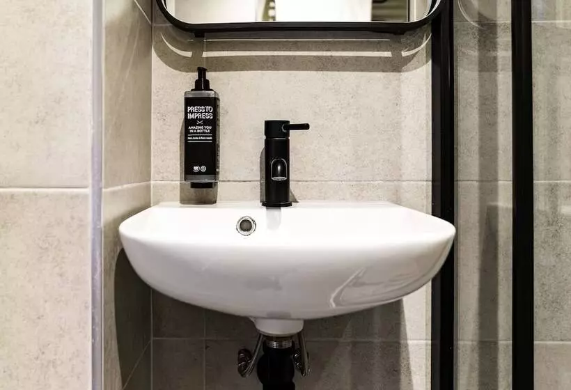 בית מלון כפרי Heeton Concept Kensington London