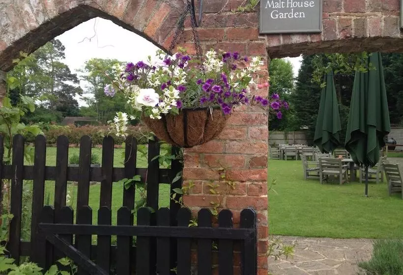 Отель The Olde Bell, Bw Signature Collection