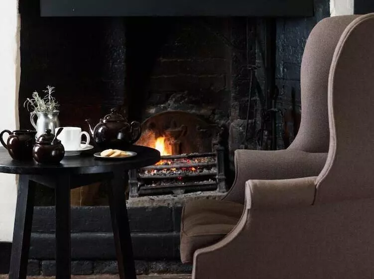 Отель The Olde Bell, Bw Signature Collection