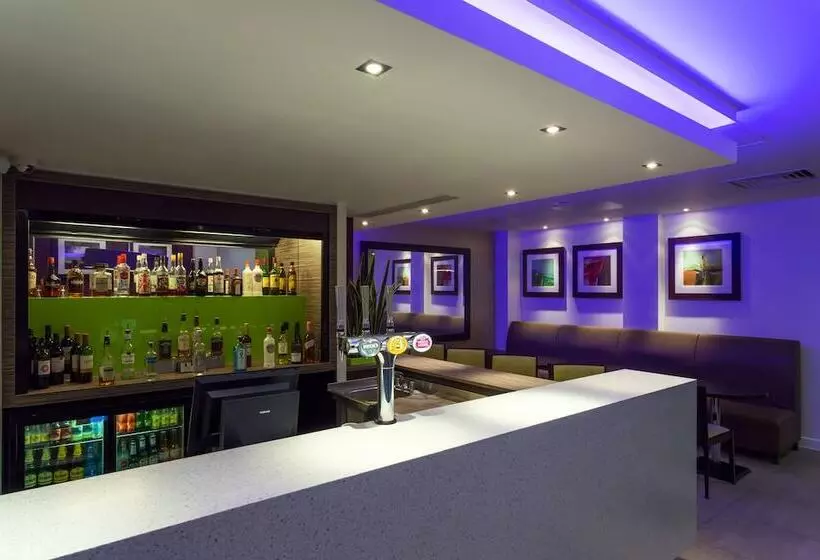 Отель Holiday Inn Express Harlow, An Ihg