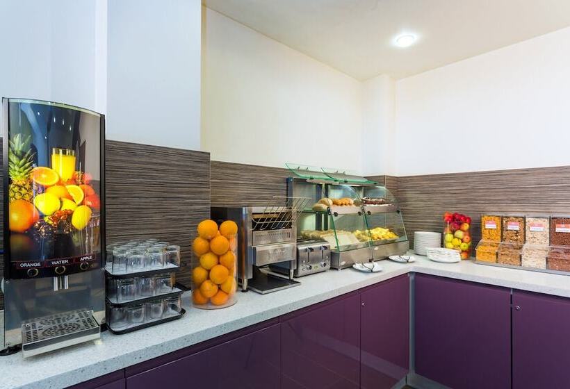 Отель Holiday Inn Express Harlow, An Ihg