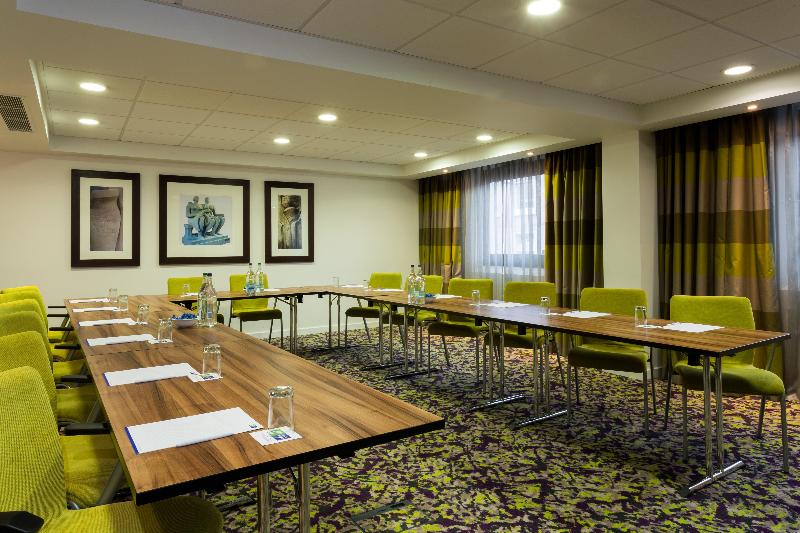Отель Holiday Inn Express Harlow, An Ihg