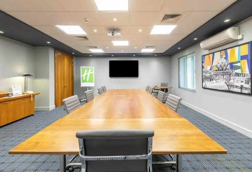 בית מלון כפרי Holiday Inn Oxford, An Ihg