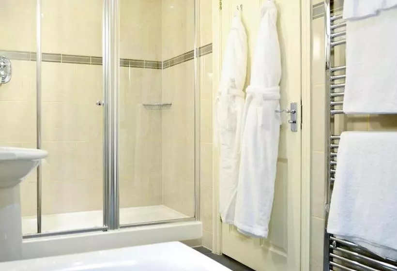 Отель Lewtrenchard Manor