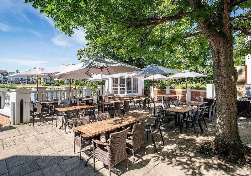 בית מלון כפרי The Mitre, Hampton Court