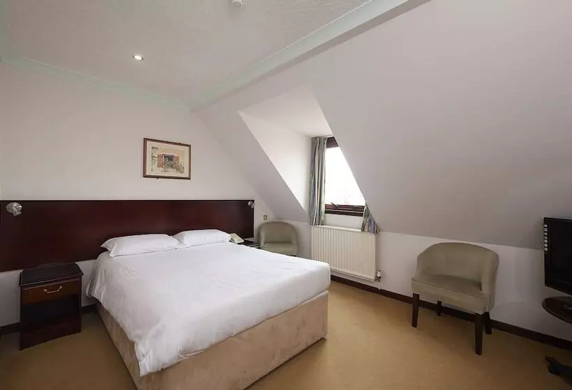 Отель The Priory