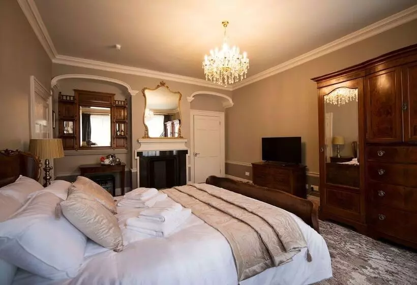 Отель East Walls