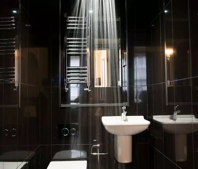 Отель East Walls