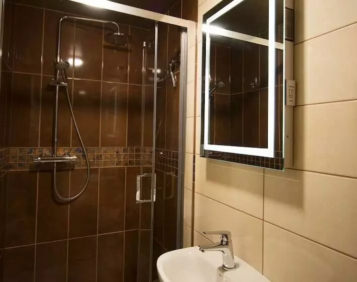 Отель East Walls