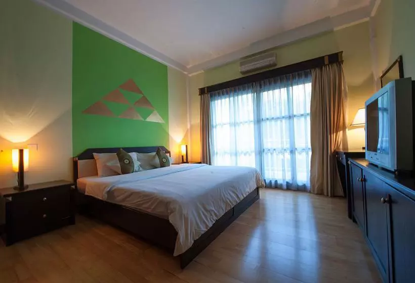 Отель Embassy Place