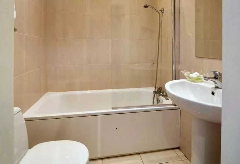 בית מלון כפרי White Horse Farm Inn