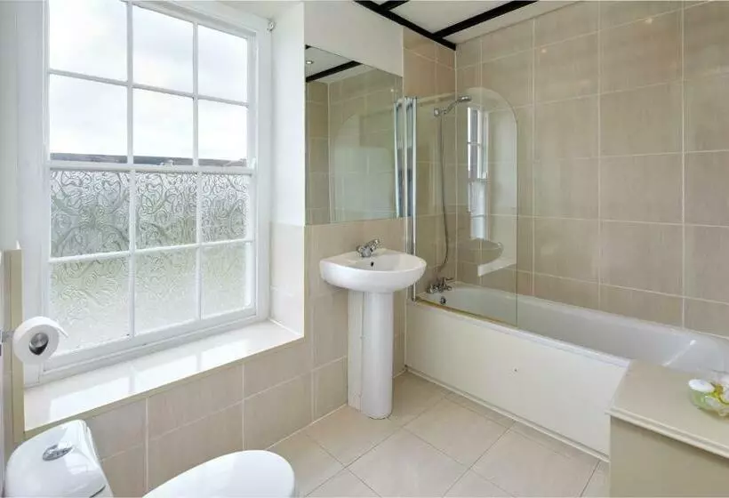 בית מלון כפרי White Horse Farm Inn