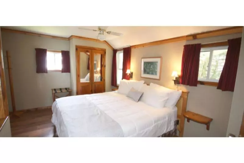 Elmhirst S Resort   On A Lake